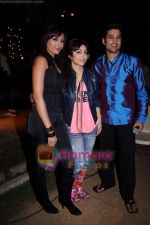Rajeev Khandelwal, Soha Ali Khan, Mrinalini Sharma on the sets of Soundtrack in Bandra, Mumbai on 9th April 2011 (3).JPG