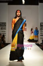 Model walks the ramp for Masaba show on Wills Lifestyle India Fashion Week 2011-Day 5 in Delhi on 10th April 2011 (21).JPG