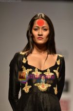 Model walks the ramp for Masaba show on Wills Lifestyle India Fashion Week 2011-Day 5 in Delhi on 10th April 2011 (28).JPG