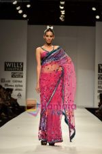 Model walks the ramp for Rabani Rakha show on Wills Lifestyle India Fashion Week 2011-Day 5 in Delhi on 10th April 2011 (16).JPG