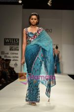 Model walks the ramp for Rabani Rakha show on Wills Lifestyle India Fashion Week 2011-Day 5 in Delhi on 10th April 2011 (20).JPG