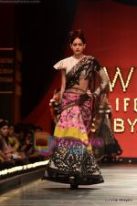 Model walks the ramp for Sabyasachi show on Wills Lifestyle India Fashion Week 2011-Day 5 in Delhi on 10th April 2011 (72).JPG
