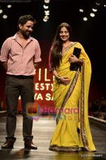 Vidya Balan at Sabyasachi show on Wills Lifestyle India Fashion Week 2011-Day 5 in Delhi on 10th April 2011 (28).JPG