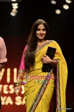 Vidya Balan at Sabyasachi show on Wills Lifestyle India Fashion Week 2011-Day 5 in Delhi on 10th April 2011 (30).JPG