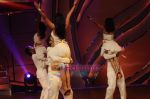 at Zee TV Dance Ke Superstars on 12th April 2011 (18).JPG