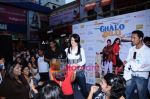 Yana Gupta Does Flash Mob activity to promote Chalo Dilli in   Phoenix Mills on 15th April 2011 (13).JPG