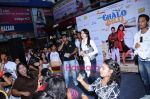 Yana Gupta Does Flash Mob activity to promote Chalo Dilli in   Phoenix Mills on 15th April 2011 (14).JPG