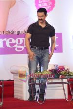 Aamir Khan at the Dr. Firuza Parikh_s book Launch - A Complete Guide to becoming pregnant on 16th April 2011 (8).JPG
