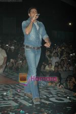 Abhishek Bachchan promote Dum Maro Dum film at No Smoking Concert in Chitrakoot Ground on 16th April 2011 (12).JPG