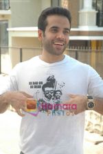Tusshar Kapoor promote Shor in the City in Mumbai on 17th April 2011 (18).JPG