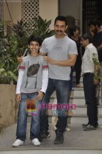 Aamir Khan, Darsheel Safary promote Zokkomon  in Bandra, Mumbai on 19th April 2011 (4).JPG