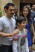 Aamir Khan, Darsheel Safary, Manjari Phadnis promote Zokkomon  in Bandra, Mumbai on 19th April 2011 (14).JPG