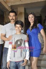 Aamir Khan, Darsheel Safary, Manjari Phadnis promote Zokkomon  in Bandra, Mumbai on 19th April 2011 (18).JPG