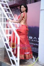 Liza Mallik backless photo shoot at Riyaz Ganji store in Juhu, Mumbai on 19th April 2011 (35).JPG