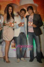 Neha Dhupia, Vivek Oberoi at the launch of singer Apoorv_s album in Vie Lounge on 21st April 2011 (20).JPG