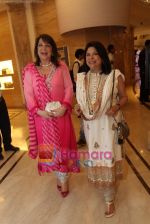 Zarine Khan with Ritu Kumar at Fine Jewellery Store Launch in Delhi on 21st April 2011.JPG