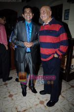 Prem Chopra, Sanjeev Kapoor at Food Food channel bash hosted by Sanjeev Kapoor in Bunglow 9 on 22nd April 2011 (3).JPG