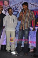 Ajay Devgan & Vishal Bhardwaj unveil Pyaar ka Punchnama music album in Novotel, Mumbai on 26th April 2011 (30).JPG