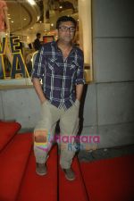 Ken Ghosh at provogue store launch  in Infinity Mall, Mumbai on 26th April 2011 (15).JPG