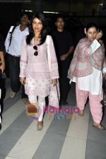 Priyanka Chopra returns from Ajmer Shariff in Mumbai on 26th April 2011 (11).JPG