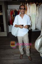 at Aparna Badlani & Azmina Rahimtoola present  Atosa fashion store in Khar on 27th April 2011 (99).JPG