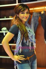 Soha Ali Khan at GAS photo-shoot in GAS Store, Mumbai on 29th April 2011 (3).JPG