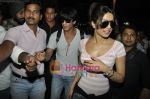 Shahrukh Khan, Priyanka Chopra return for Kolkata KKR Match in Airport, Mumbai on 1st May 2011 (5).JPG