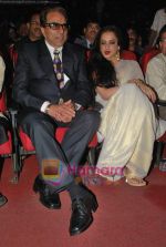 Rekha, Dharmendra at Dadasaheb Phalke Awards in Bhaidas Hall on 3rd May 2011 (12).JPG
