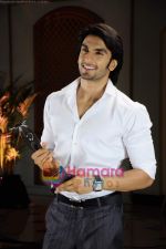 Ranveer Singh wins talent of the year award at 1st Jeeyo Bollywood Awards by UTV in Taj Land_s End on 3rd May 2011 (26).JPG