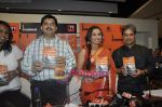 Rani Mukherjee, Vishal Bharadwaj unveil Mafia Queens of Mumbai book in Landmark, Mumbai on 4th May 2011 (20).JPG