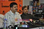 Vishal Bharadwaj unveil Mafia Queens of Mumbai book in Landmark, Mumbai on 4th May 2011 (5).JPG