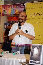 Govind Nihalani at Divya Duttas mom Nalini_s book launch in Crossword, Mumbai on 8th May 2011 (2).JPG