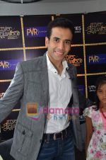 Tusshar Kapoor wins Best Actor in a comic role at the 1st Jeeyo Bollywood Awards on 10th May 2011 (17).JPG