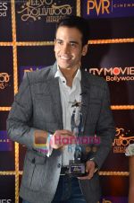 Tusshar Kapoor wins Best Actor in a comic role at the 1st Jeeyo Bollywood Awards on 10th May 2011 (29).JPG