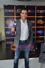 Tusshar Kapoor wins Best Actor in a comic role at the 1st Jeeyo Bollywood Awards on 10th May 2011 (34).JPG
