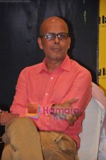 Narendra Kumar Ahmed at OK magazine meet in Oxford, Mumbai on 13th May 2011 (3).JPG