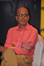 Narendra Kumar Ahmed at OK magazine meet in Oxford, Mumbai on 13th May 2011 (43).JPG
