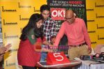 Yuvraj Singh, Narendra Kumar Ahmed at OK magazine meet in Oxford, Mumbai on 13th May 2011 (5).JPG