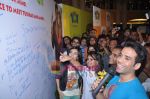 Tusshar Kapoor, Amrita Rao visit Growel Mall in Kandivili, Mumbai on 14th May 2011 (5).JPG