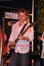 Bret Lee performs with Majors band in Inorbit Mall on 15th May 2011 (18).JPG