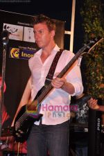 Bret Lee performs with Majors band in Inorbit Mall on 15th May 2011 (19).JPG
