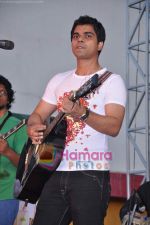 Bret Lee performs with Majors band in Inorbit Mall on 15th May 2011 (40).JPG