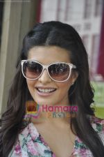 Jacqueline Fernandez at Love From India store launch in Kemps Corner, Mumbai on 25th May 2011 (50).JPG