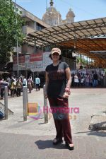 Ekta Kapoor visits Siddhivinayak to seek belssings for her new show in Dadar on 30th May 2011 (10).JPG