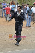 Akshay Kumar performs a mindboggling stunt for Khatron Ke Khiladi 4 in Filmcity, Mumbai on 2nd June 2011 (41).JPG