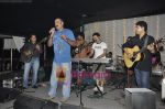  at Delhi Belly DK Bose song success bash in Vie Lounge, juhu, mumbai on 3rd June 2011 (32).JPG