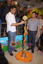 Abhishek Bachchan at Dum Maro Dum DVD launch in Shoppers Stop, Mumbai on 4th June 2011 (5)~0.JPG