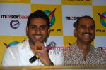 Abhishek Bachchan, Rohan Sippy at Dum Maro Dum DVD launch in Shoppers Stop, Mumbai on 4th June 2011 (2).JPG