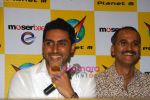 Abhishek Bachchan, Rohan Sippy at Dum Maro Dum DVD launch in Shoppers Stop, Mumbai on 4th June 2011 (3).JPG