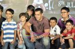 Salman Khan at IIFA Press meet to announce Chillar Film and Enviorment initiatives in Taj Land_s End on 5th June 2011 (75).JPG